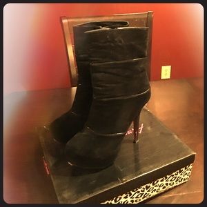 Black platform stiletto boot/bootie